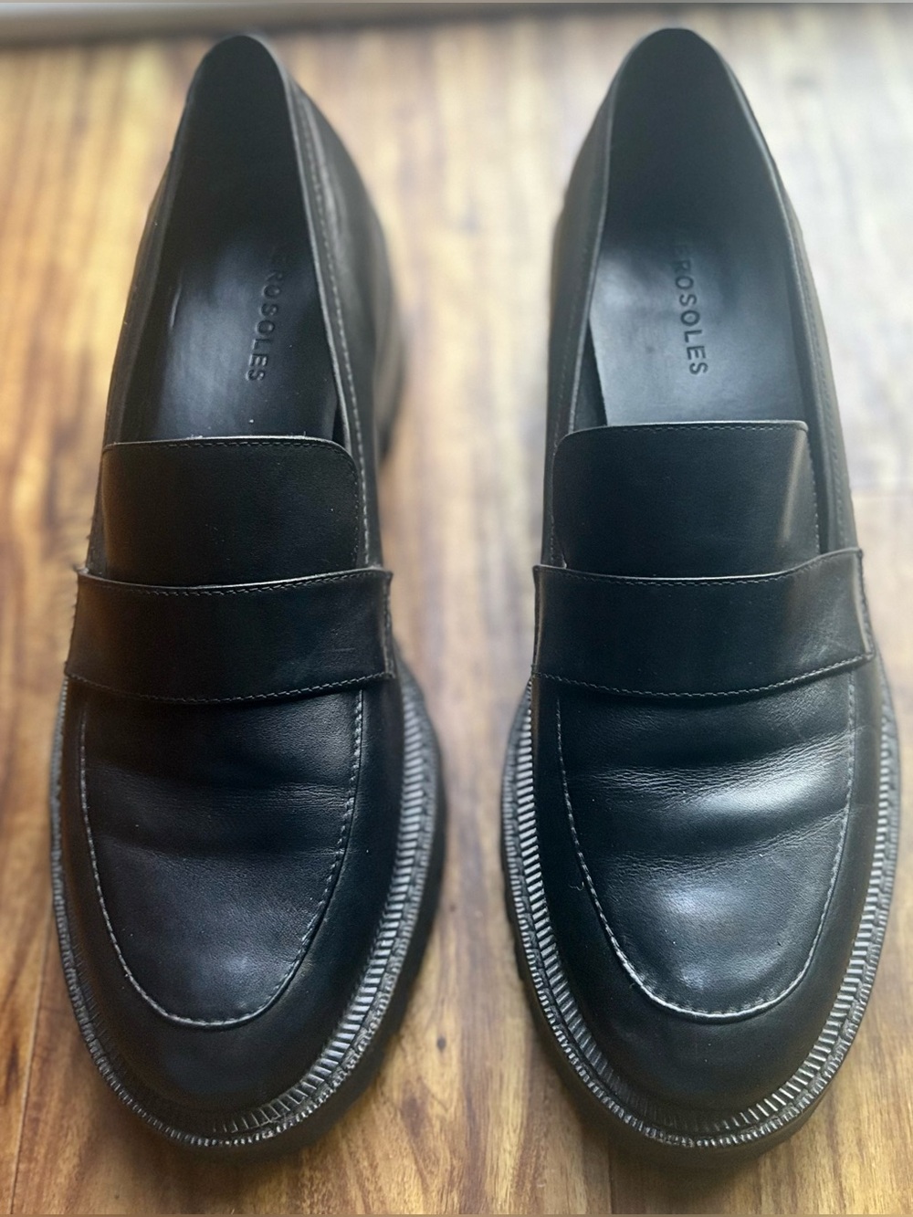 Aerosoles Ronnie lug sole slip-on Black Leather Loafers Womens size 9.5